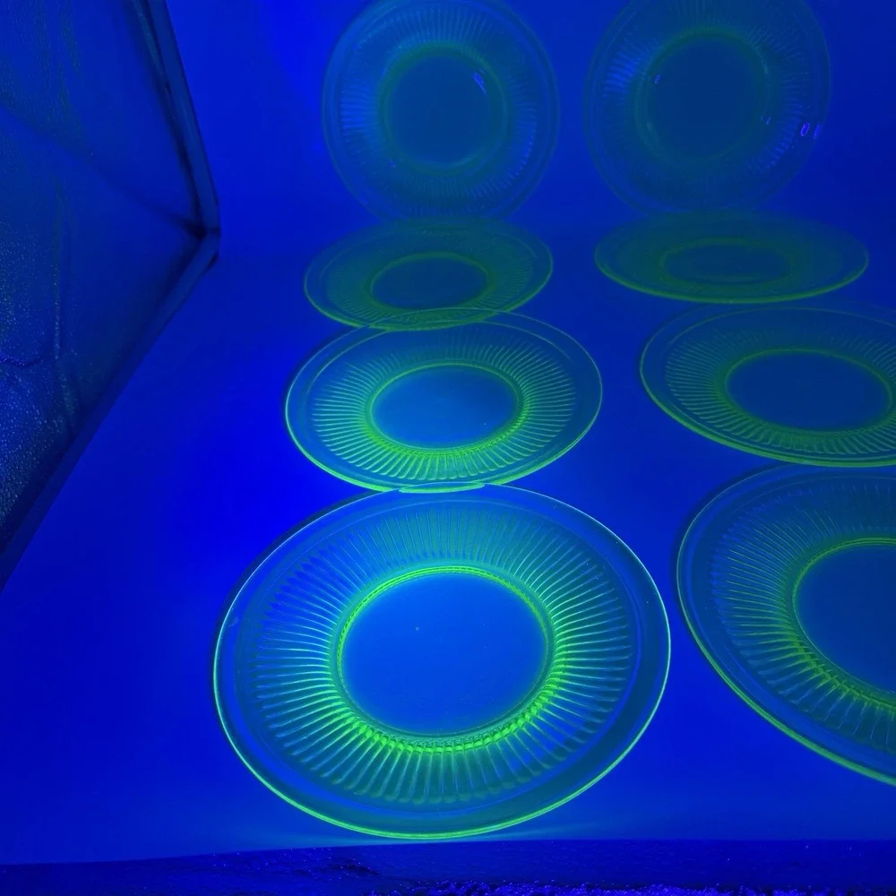 Green Uranium Vaseline Glass Plates 7.5